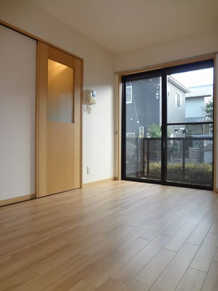 パールフリント リビング