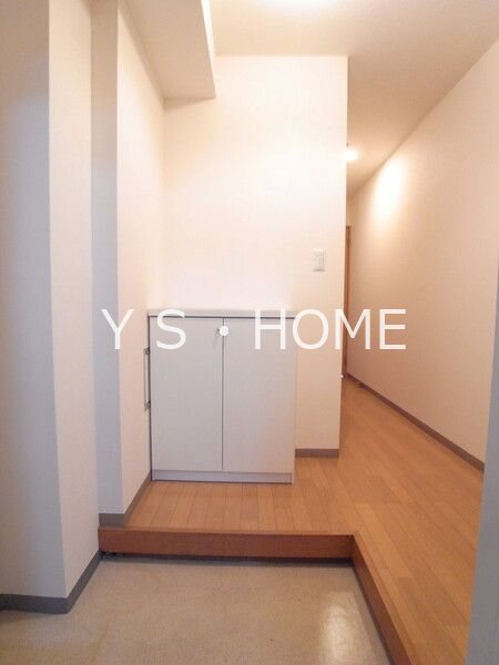 ホワイトビル 玄関