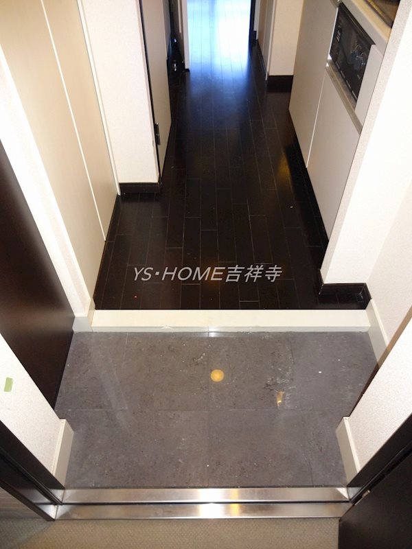 トーシンフェニックス吉祥寺クアトロ 玄関