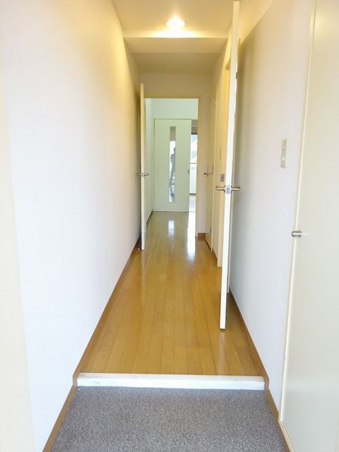 メゾン「サロム」  玄関