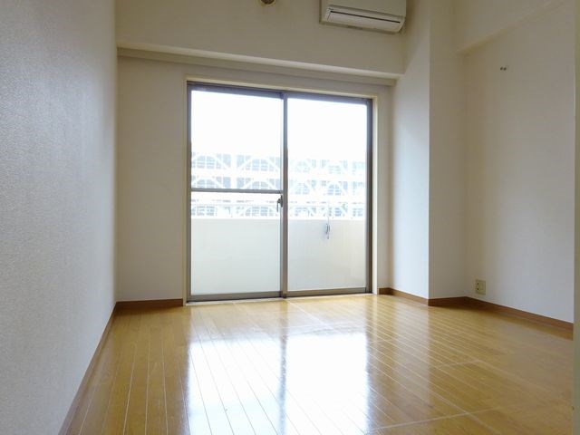 メゾン「サロム」  ベッドルーム