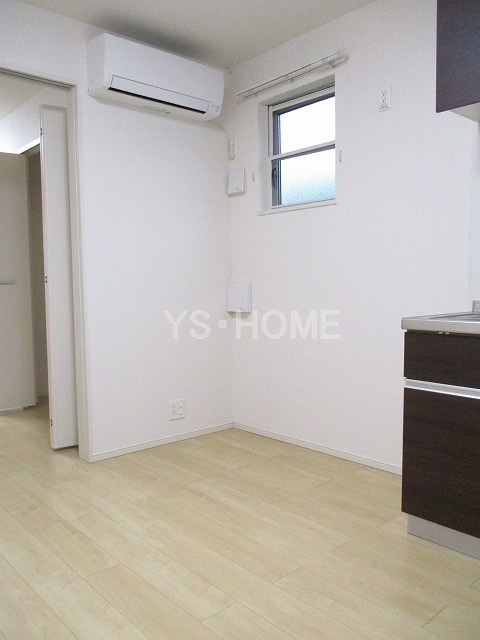 メゾン　ド　ルナロッサ リビング