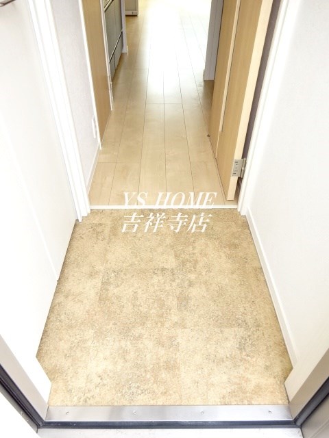 Maison KiKi East 玄関