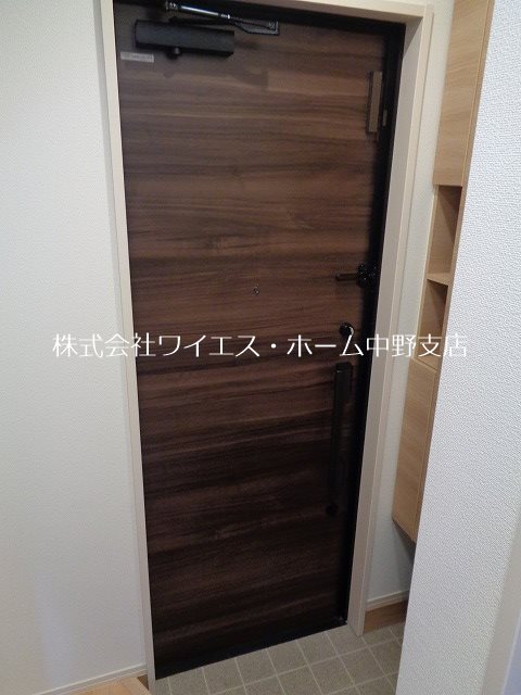 プライズコート弥生町 玄関