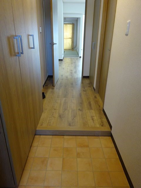 ハイネス国分寺 玄関