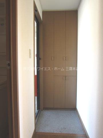 サイプレスタウンC棟 玄関