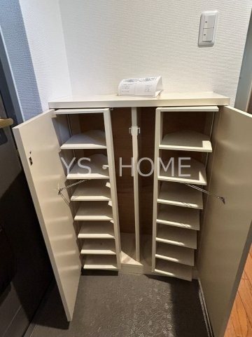 アドニス・モリヤ その他1