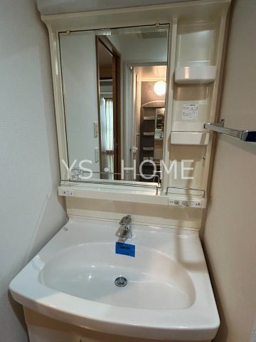 アドニス・モリヤ その他4