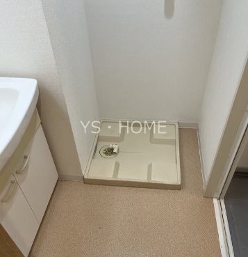 アドニス・モリヤ その他4