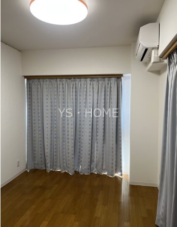 アドニス・モリヤ リビング