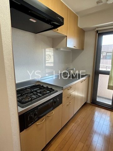 アドニス・モリヤ キッチン