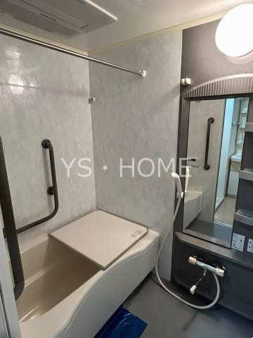 アドニス・モリヤ 風呂画像