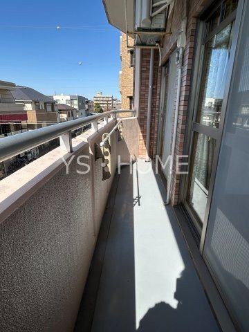 アドニス・モリヤ ベランダ