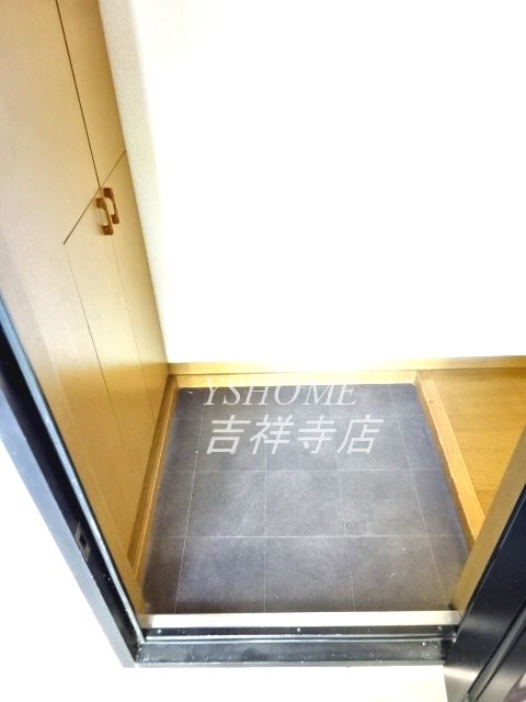 サイプレスタウンC棟 玄関