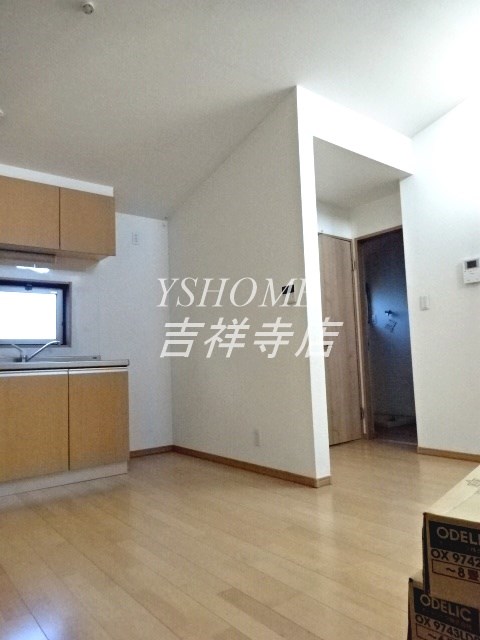 スカイブルーパークジョウジ リビング