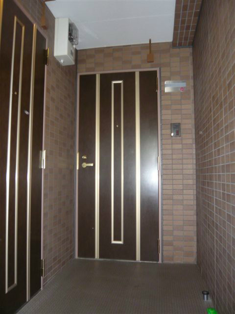 第６千代鶴ビル 玄関