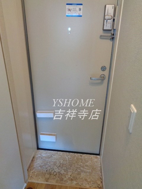 グランエッグス西荻北 玄関