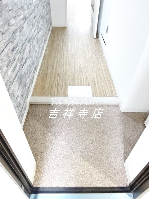 ミレニアス西荻 玄関