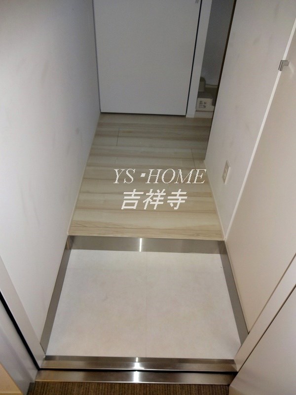 レスピール三鷹 玄関