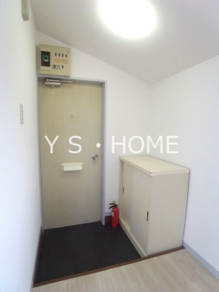 レインボーK 玄関