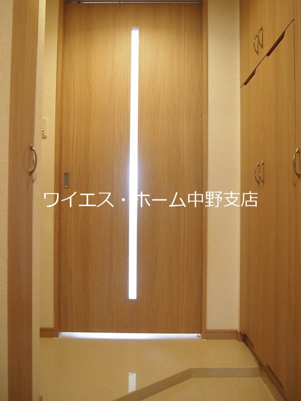 ルーブル中野本町 玄関