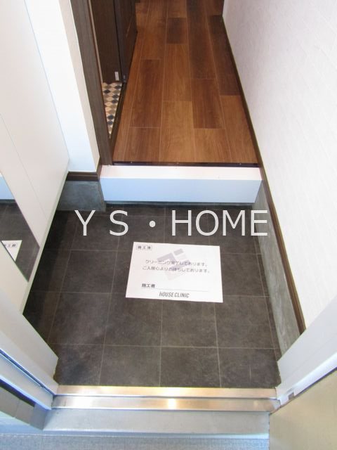 エステート国立 玄関