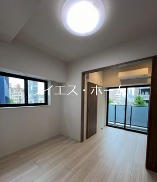 ワンルーフレジデンス中野南台 リビング