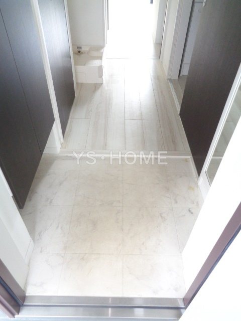 ドミール中野  玄関