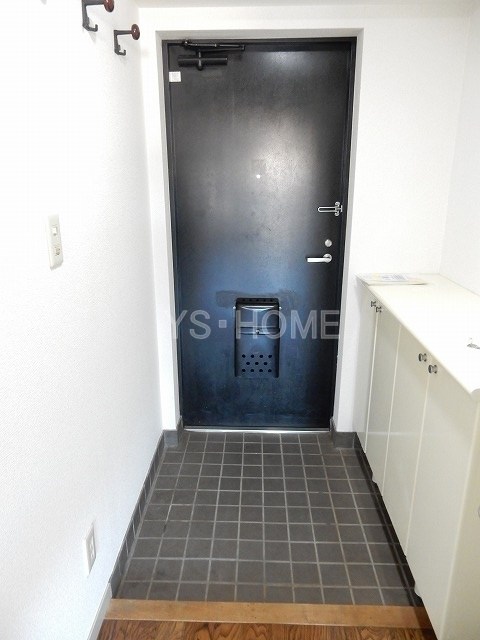 カリフール今川　３号棟 玄関