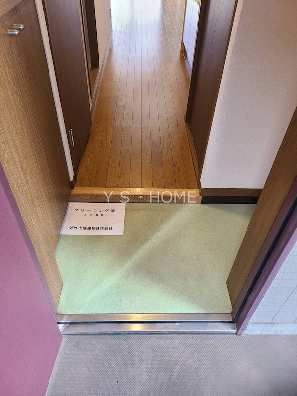 ワイ・エスあけの 玄関