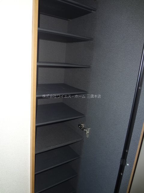 サンヴィラージュ三鷹 玄関