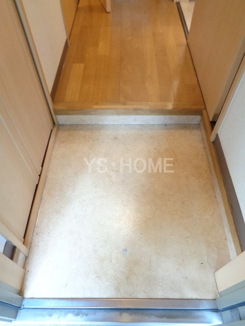 ライトガーデンⅤ　(Light Garden V)    玄関