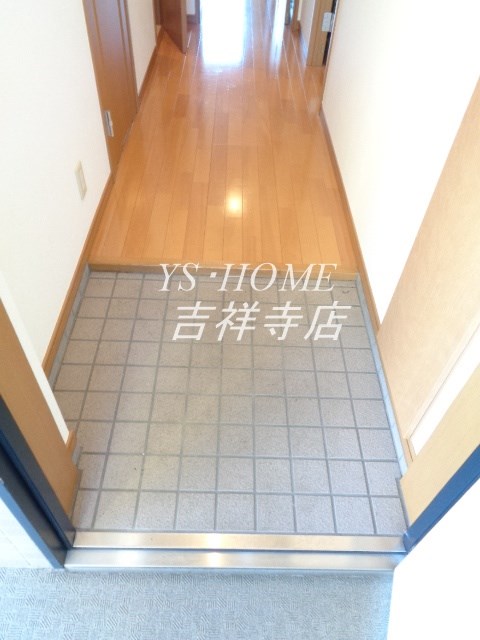 サンヴィラージュ三鷹  玄関