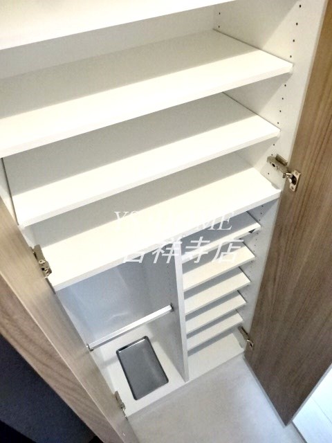 アーバンキューブ三鷹 玄関