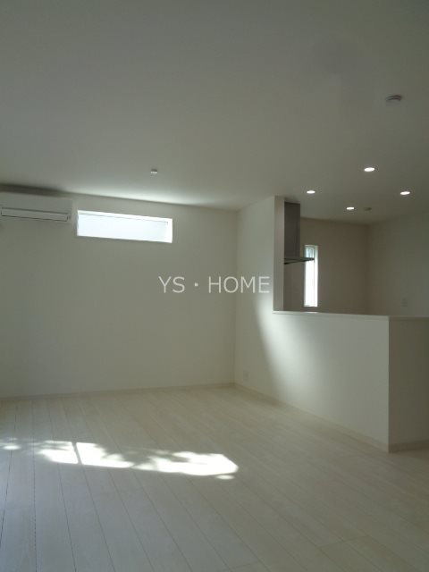 武蔵野市境南町３丁目戸建 リビング