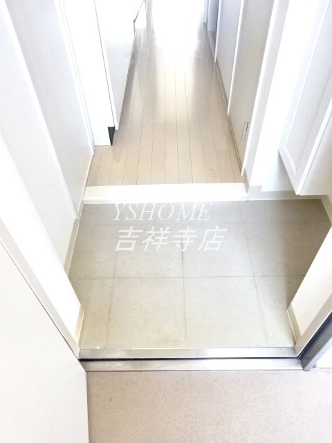 パインニードル 玄関