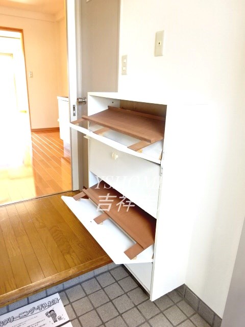 ウィステリア・カミゴ 玄関