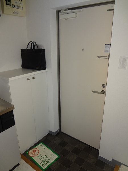 プログレッソ三鷹 玄関