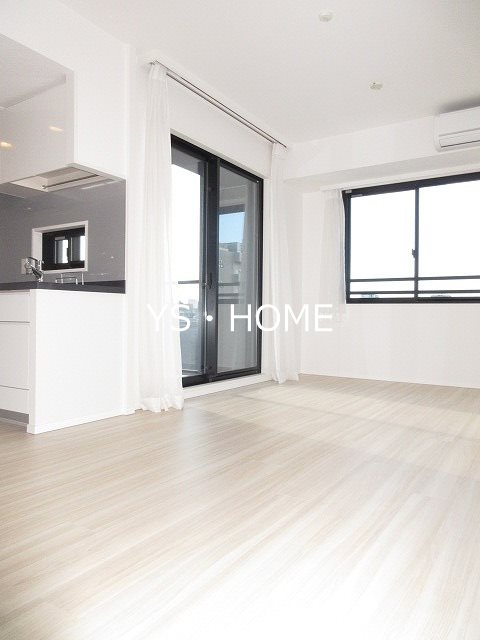 ミリアレジデンス中野坂上 リビング