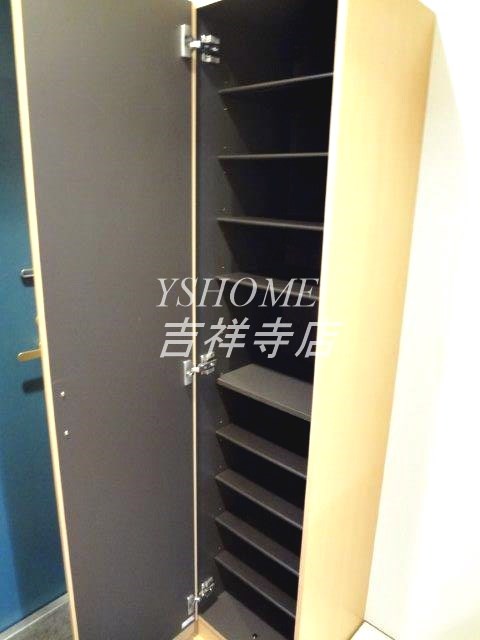 ファミール新川 玄関