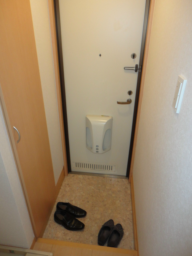 エレフセリア 玄関