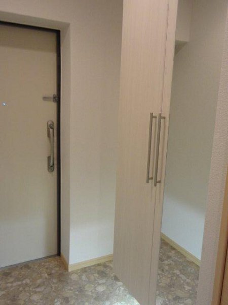 アベニール三鷹 R 玄関