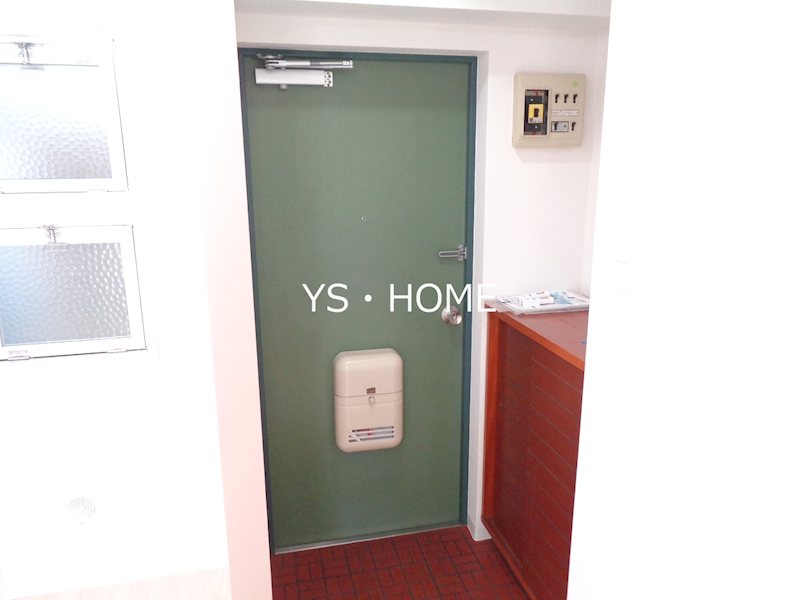 サンハイツ新井 玄関