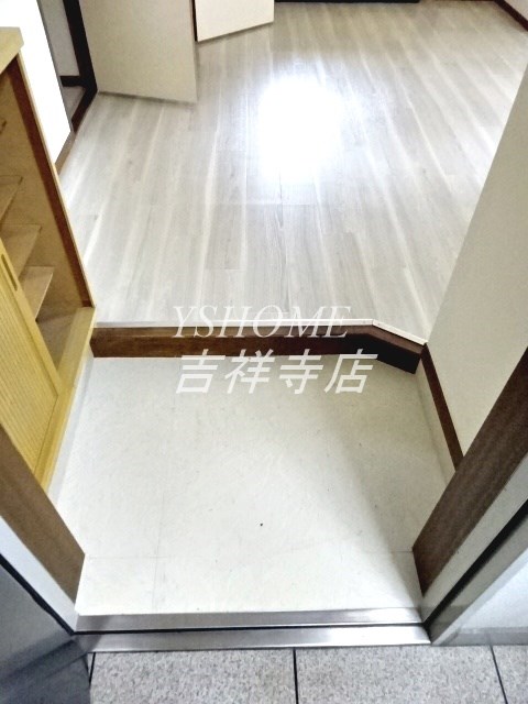 ドエル三鷹 玄関