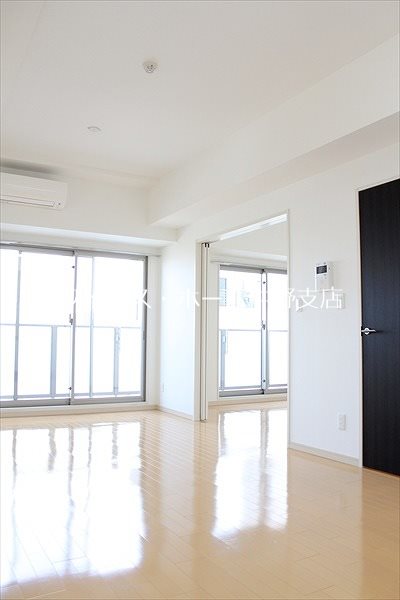 クレストヒル桃ケ丘 リビング