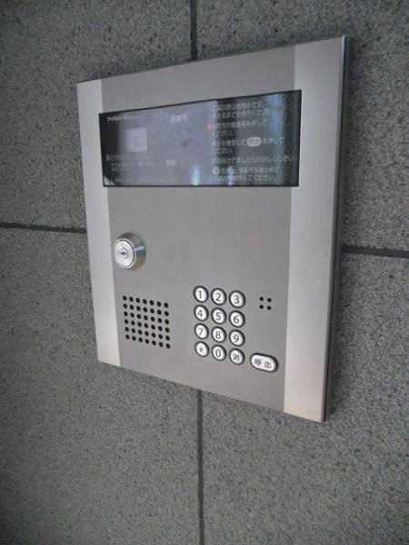 アベニール三鷹R 玄関