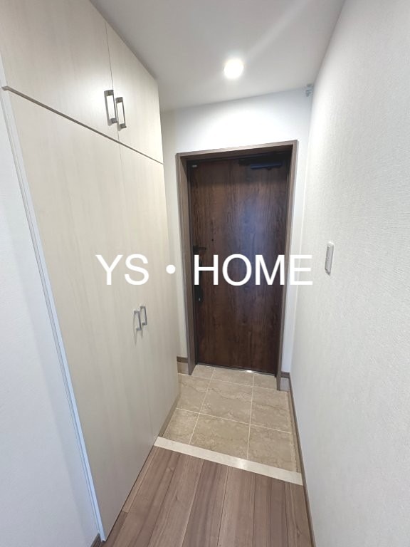 グランコルサ 玄関