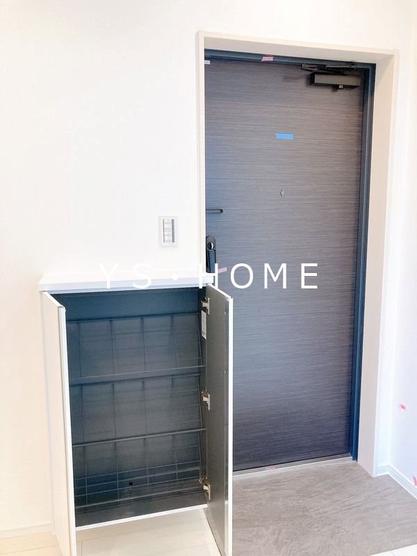 CICADA RESIDENCE OGIKUBO 玄関