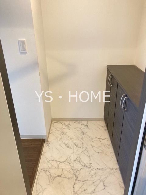 ネルメッツォ国分寺 玄関