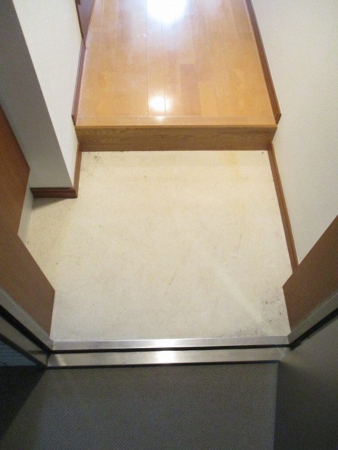 コーマ ディ ルッソ 玄関